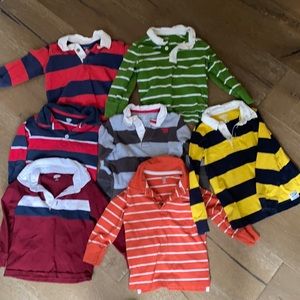 Lot of 7 polo shorts. Mix of Carter’s and old navy.size 2T